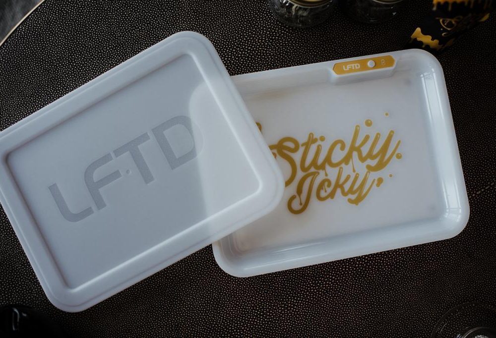 Alternative view of STICKY ICKY: GLOW LED ROLLING TRAY WITH SMELLPROOF LID