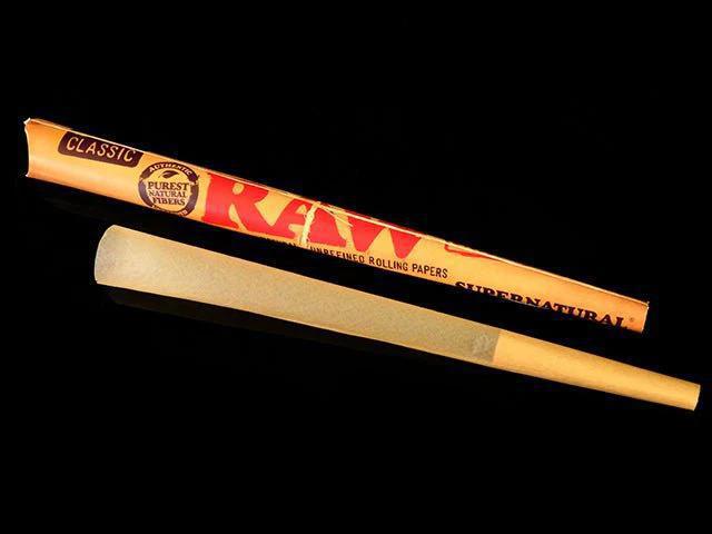 Alternative view of RAW: FOOTLONG GIGA SUPERNATURAL CONE 1PK