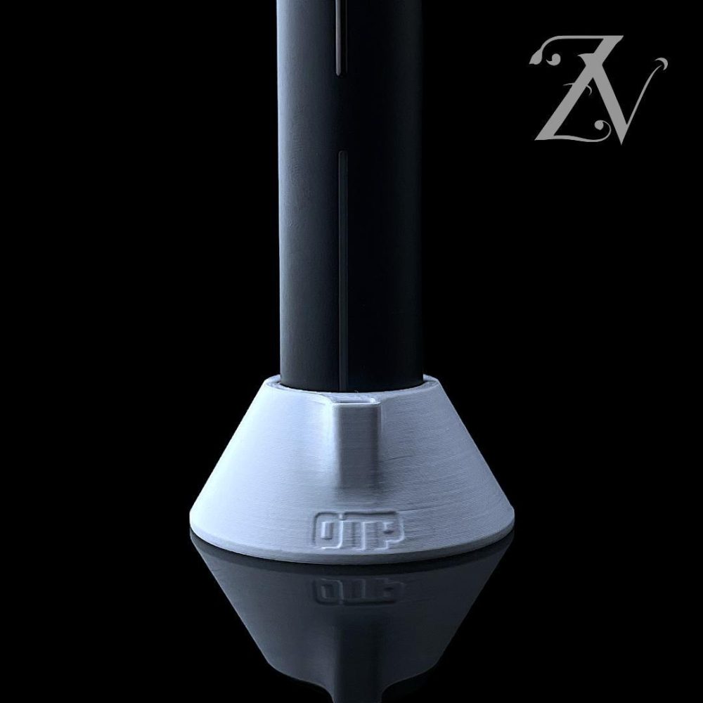 Alternative view of ONE TRICK PONY: PIVOT STAND